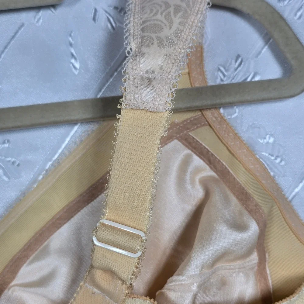 Playtex 18 Hour‎ Bra Full Coverage Woman 44D White Gold Back Hooks Padded Straps